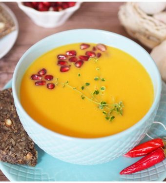 suesskartoffel-ingwer-suppe-mit-granatapfel