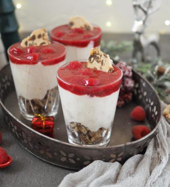 15-minuten-adventsdessert-stollen-trifle-mit-heissen-zimt-himbeeren