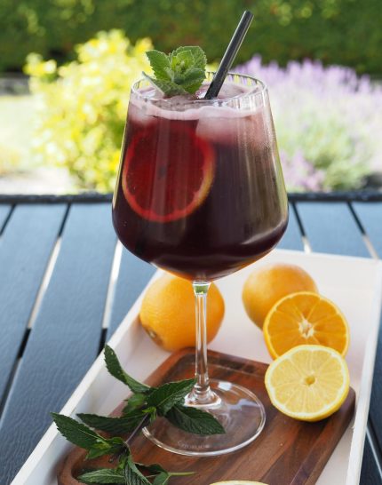 Tinto de verano, Sommerrotwein, Sangria, Spanien, Rotwein, Zitronenlimonade, Party, Sommer, Wein, Cocktail, TM 5, TM 31, Thermomix, Rezepte, www.wiewowasistgut.com,