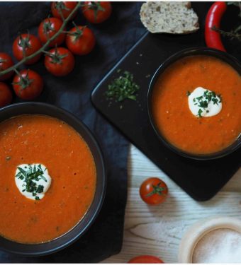 geroestete-tomatensuppe-aus-dem-backofen-knoblauch-chili