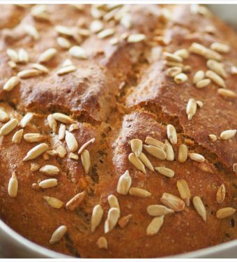 Vollkorn-Buttermilch-Brot-mit-Sonnenblumenkernen-Chia-Thermomix