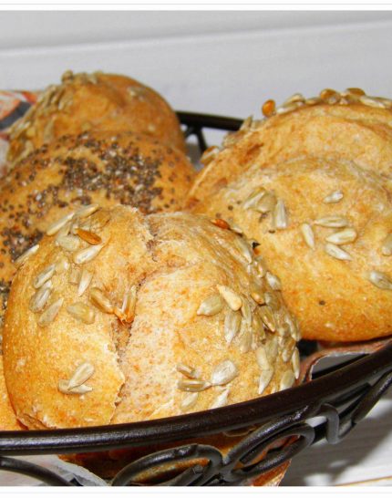 Vollkorn-Dinkel-Joghurt-Brötchen-Chia-Sonnenblumenkernen-Thermomix