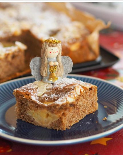 weihnachtlicher-apfel-gewuerzkuchen-familienkuchen