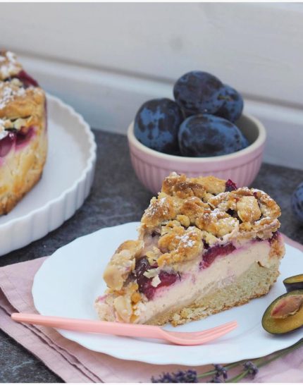 zwetschgen-limetten-kaesekuchen-mit-mandel-streusselhaube